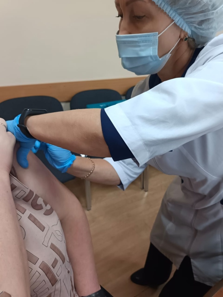 Сотрудники центральной районной больницы продолжают активную работу по вакцинации населения Ермекеевского района