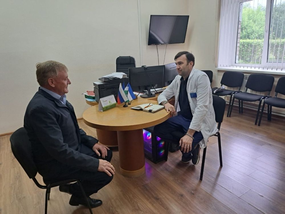 Сегодня главным врачом Ермекеевской ЦРБ Гизтдиновым Р. Р. проведен прием граждан